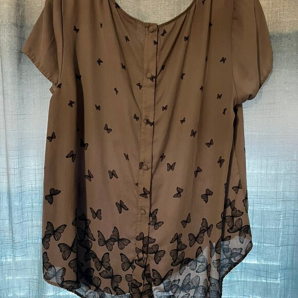 Torrid light purple/gray butterfly button back top size 1 - Picture 5 of 5